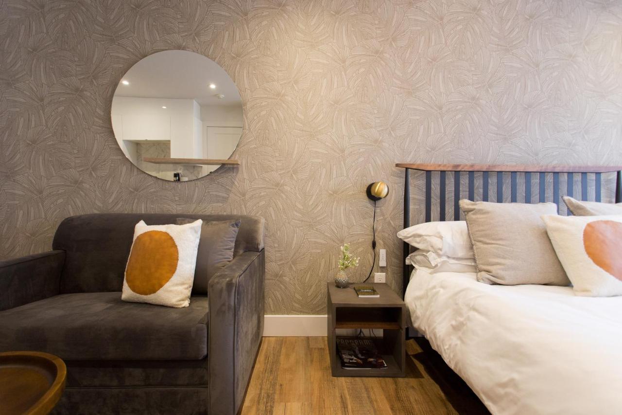 Romantic Studio In The Heart Of Little Italy By Den Stays Montreal Luaran gambar