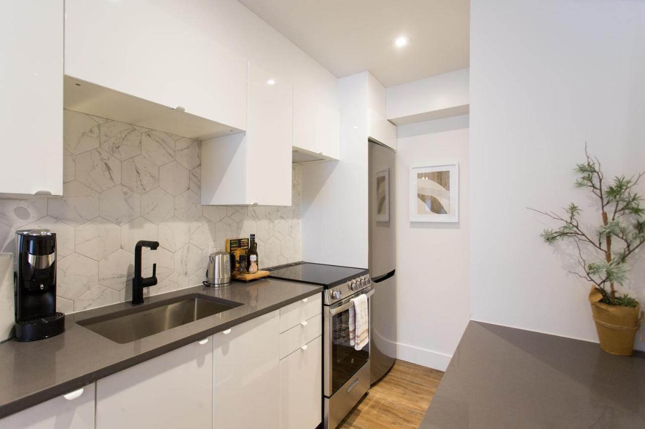 Romantic Studio In The Heart Of Little Italy By Den Stays Montreal Luaran gambar