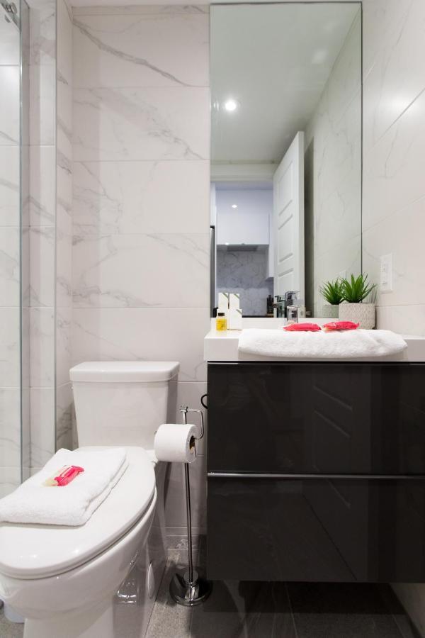 Romantic Studio In The Heart Of Little Italy By Den Stays Montreal Luaran gambar