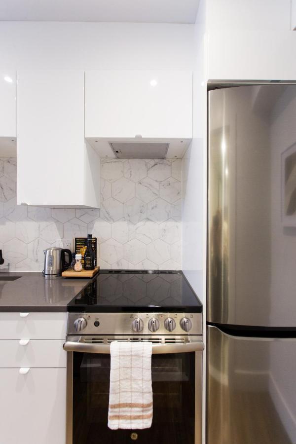 Romantic Studio In The Heart Of Little Italy By Den Stays Montreal Luaran gambar