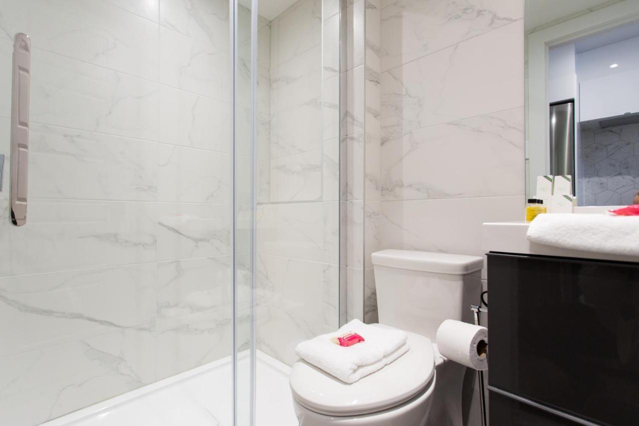 Romantic Studio In The Heart Of Little Italy By Den Stays Montreal Luaran gambar