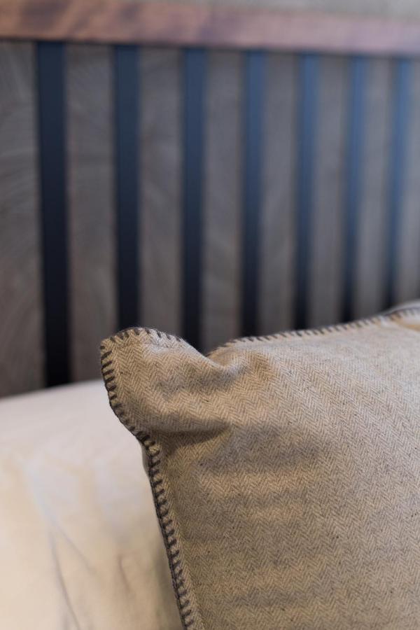 Romantic Studio In The Heart Of Little Italy By Den Stays Montreal Luaran gambar