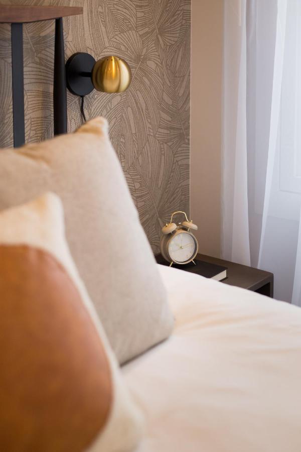 Romantic Studio In The Heart Of Little Italy By Den Stays Montreal Luaran gambar