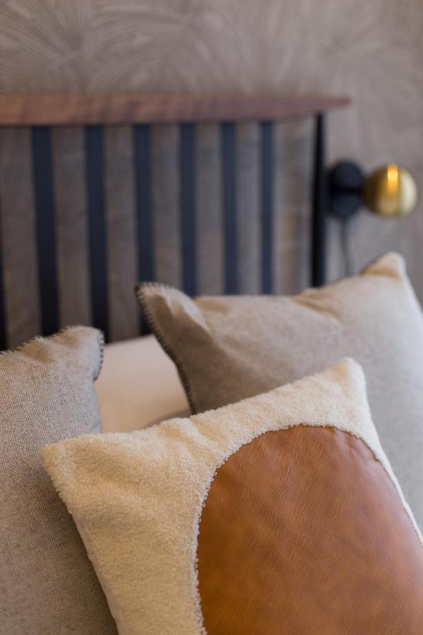 Romantic Studio In The Heart Of Little Italy By Den Stays Montreal Luaran gambar
